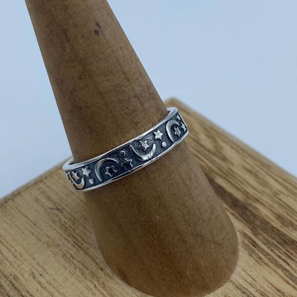Sterling Silver Moon And Stars Band Ring Sizes 6,7,8 - Picture 4 of 8